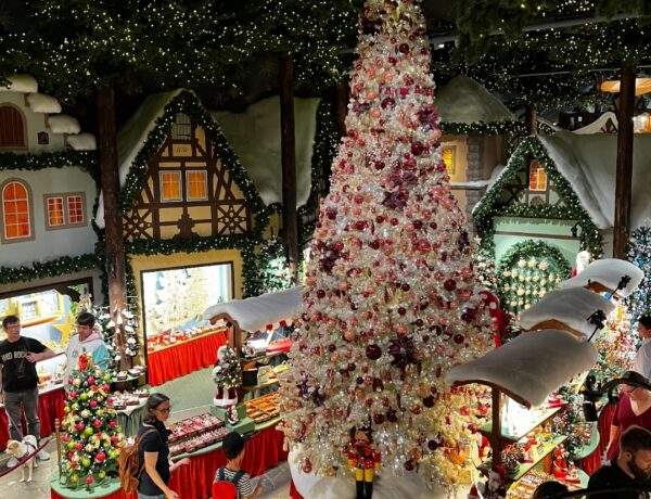 Interior da loja Käthe Wohlfahrt em Rothenburg ob der Tauber