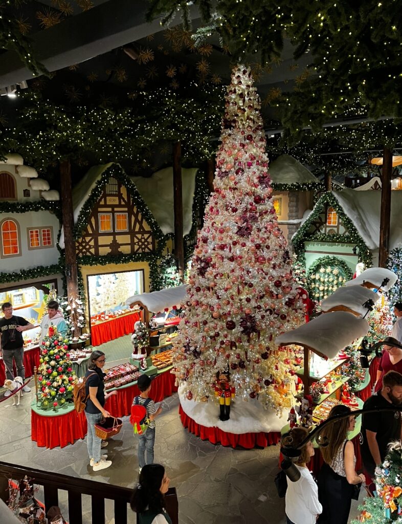 Interior da loja Käthe Wohlfahrt em Rothenburg ob der Tauber